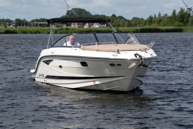 2017 Sea Ray Sun Sport 250 | 7.9m