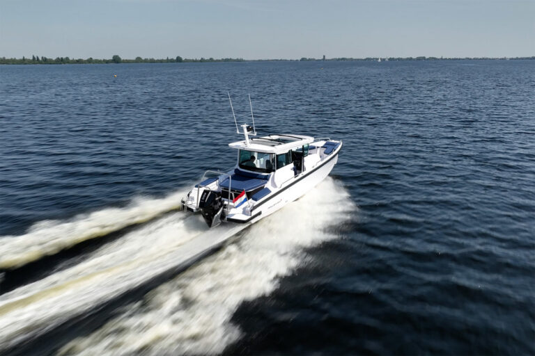 2025 Axopar 29 XC Cross Cabin | 9.4m