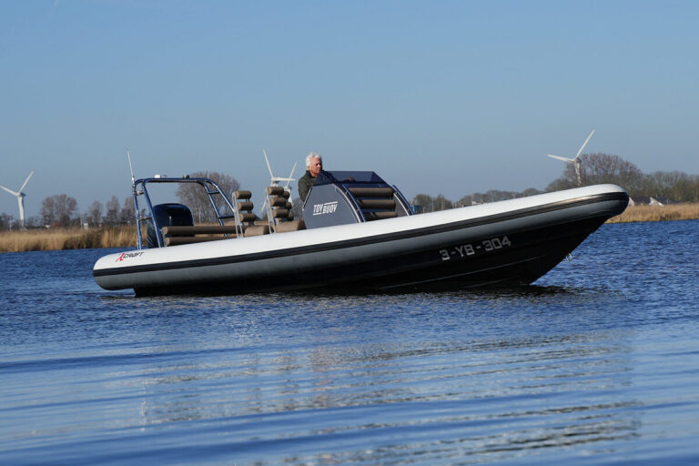 2015 X-Craft R808 | 8.8m