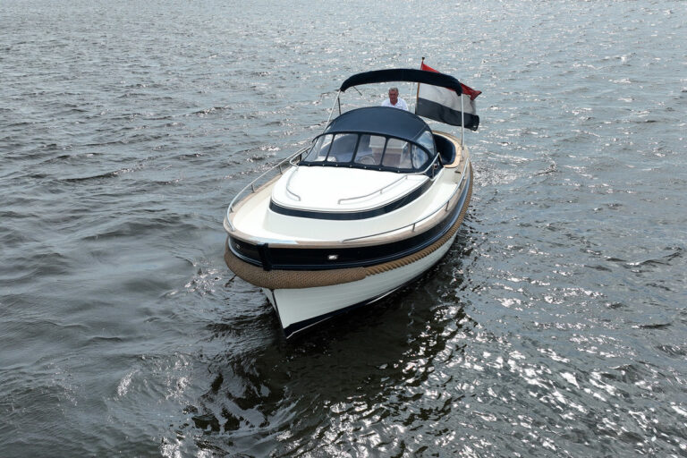 2004 Makma 31 Caribbean | 9m